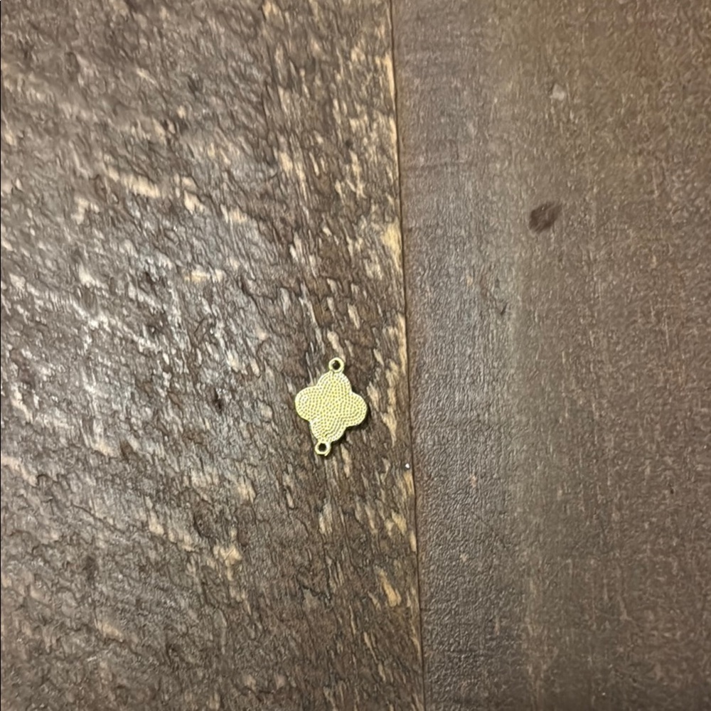 Black and Gold Clover Pendant GOLD FILLED - Picture 3 of 4